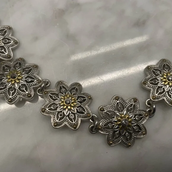 Flower bracelet - Picture 1 of 4